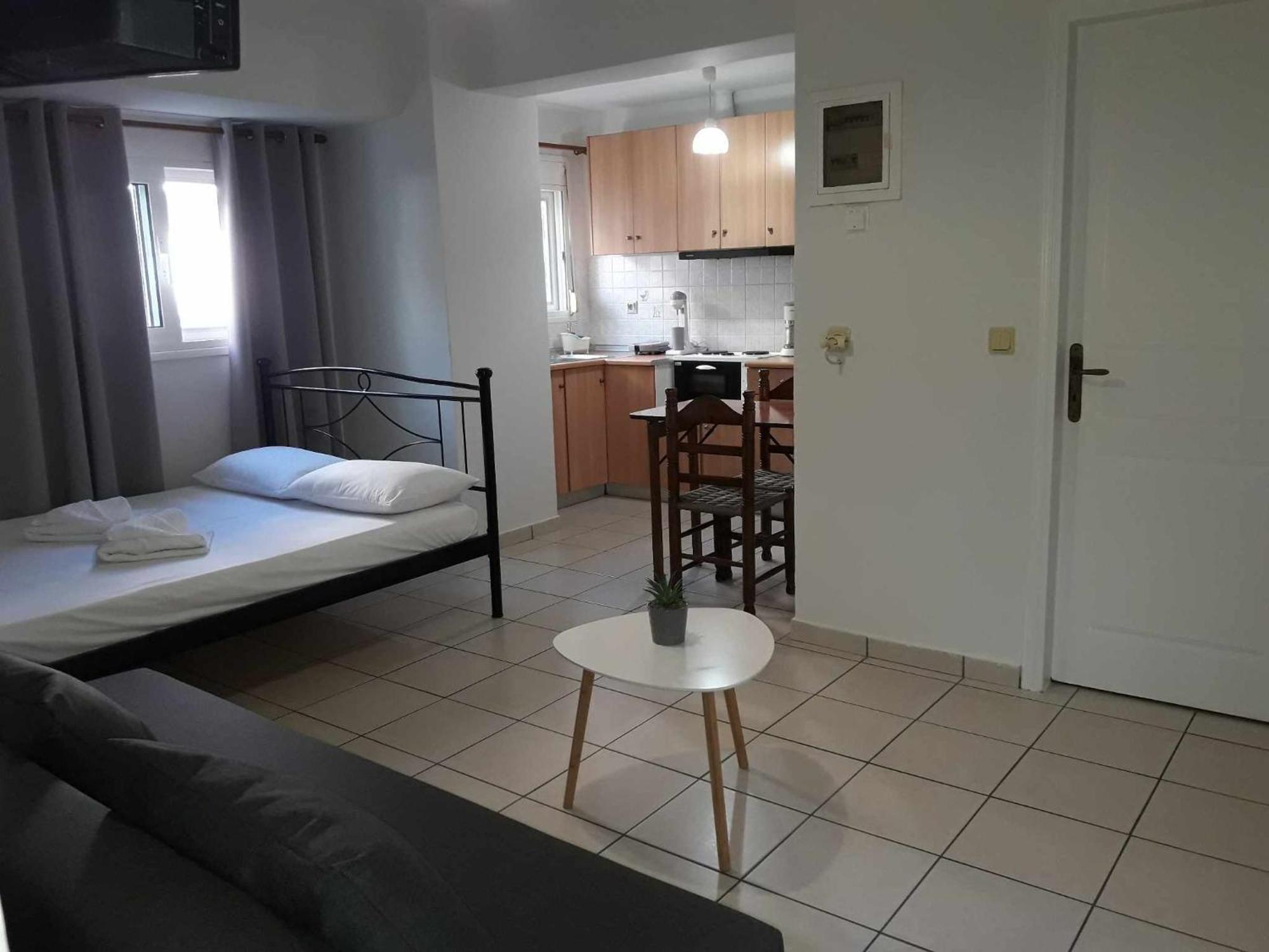 Simple, Calm And Center 2 Apartment Kalamata Exterior photo